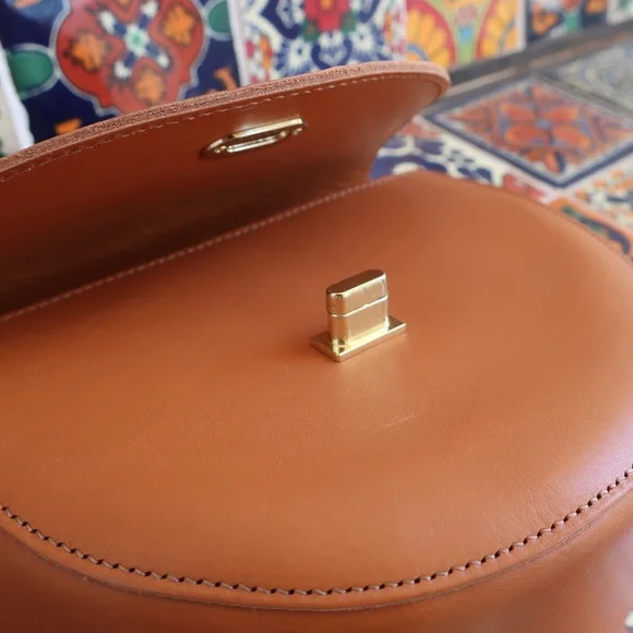 Clare V. Elodie in Cuoio - Picture 11 of 15